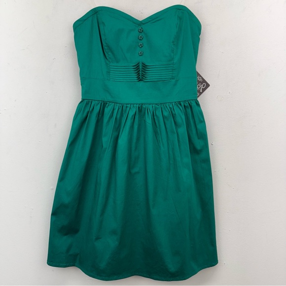 BeBop Dresses & Skirts - Bebop size Medium Juniors Green Sweetheart Neckline Pleated Strapless Dress NWT